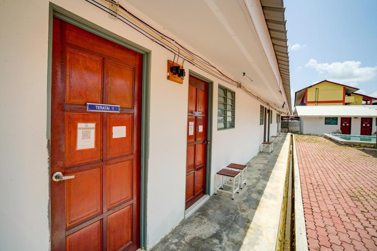 Hotel Capital O 90423 Teratai Chalet Kampong Raja Esterno foto