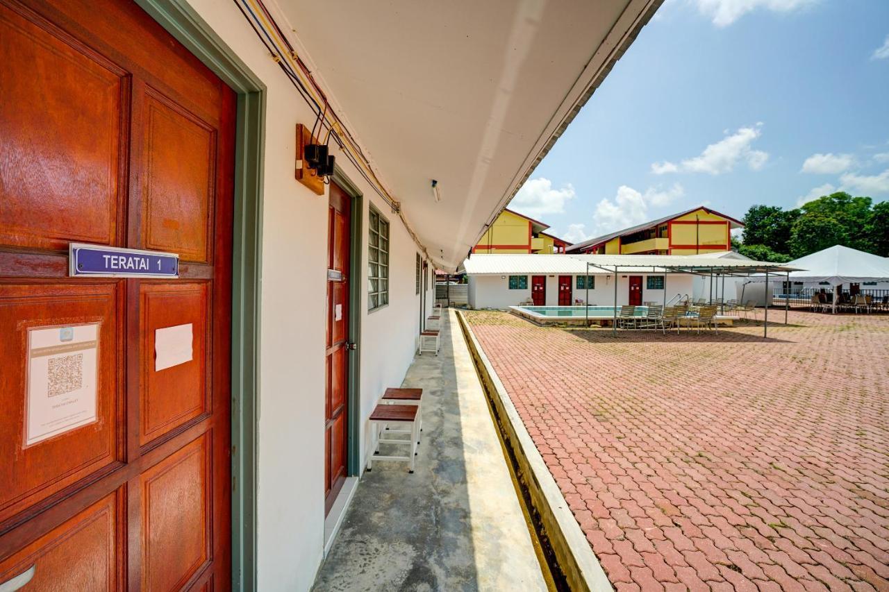 Hotel Capital O 90423 Teratai Chalet Kampong Raja Esterno foto