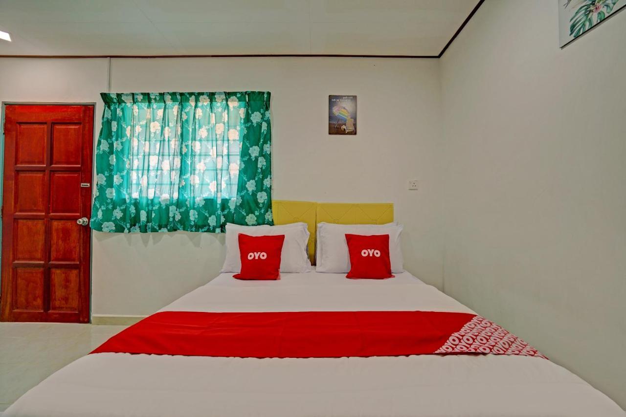 Hotel Capital O 90423 Teratai Chalet Kampong Raja Esterno foto
