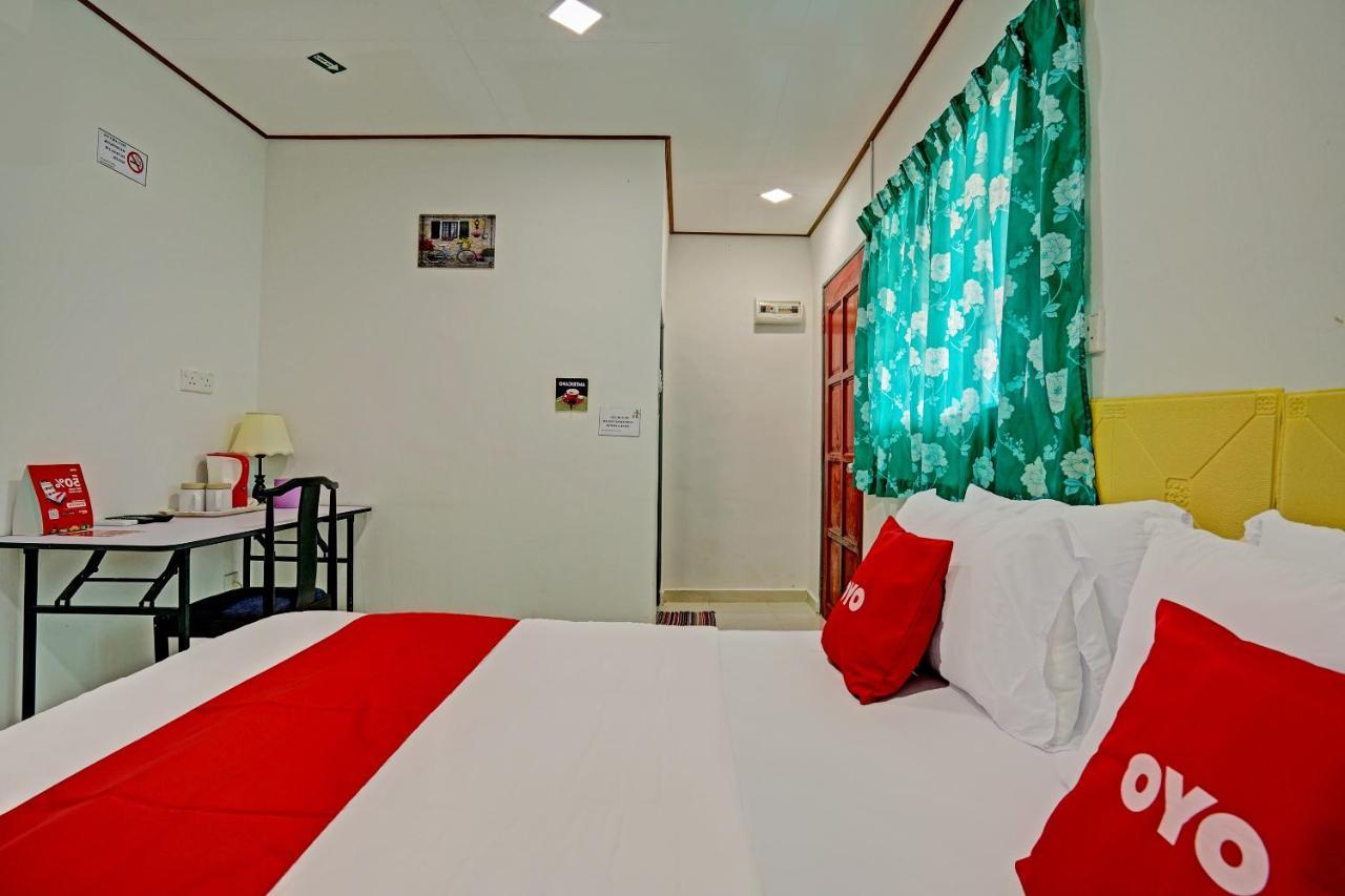 Hotel Capital O 90423 Teratai Chalet Kampong Raja Esterno foto