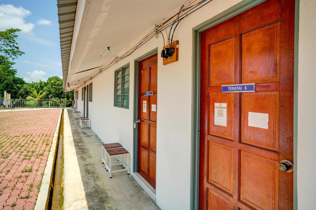 Hotel Capital O 90423 Teratai Chalet Kampong Raja Esterno foto